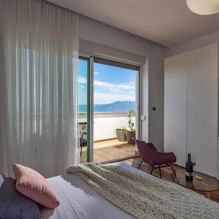 Terra Magica Deluxe Apartment Or Room With Private Parking, Terrace And Sea View Fiume Kültér fotó
