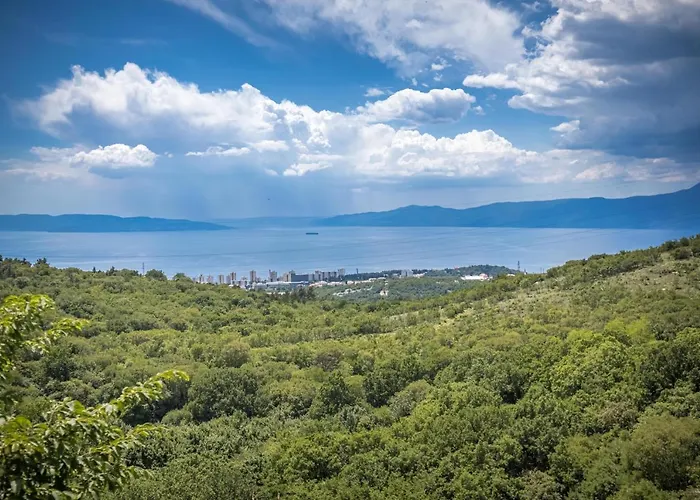 Terra Magica Deluxe Apartment Or Room With Private Parking, Terrace And Sea View