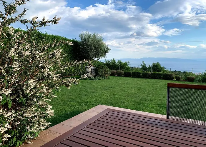 Terra Magica Deluxe Apartment Or Room With Private Parking, Terrace And Sea View