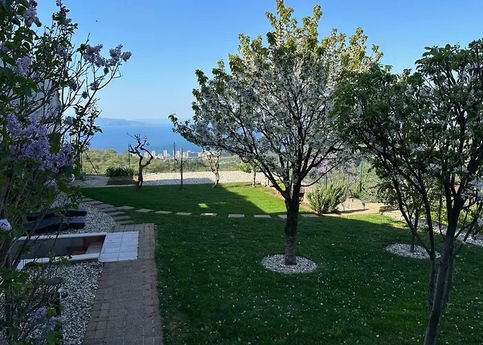 Terra Magica Deluxe Apartment Or Room With Private Parking, Terrace And Sea View
